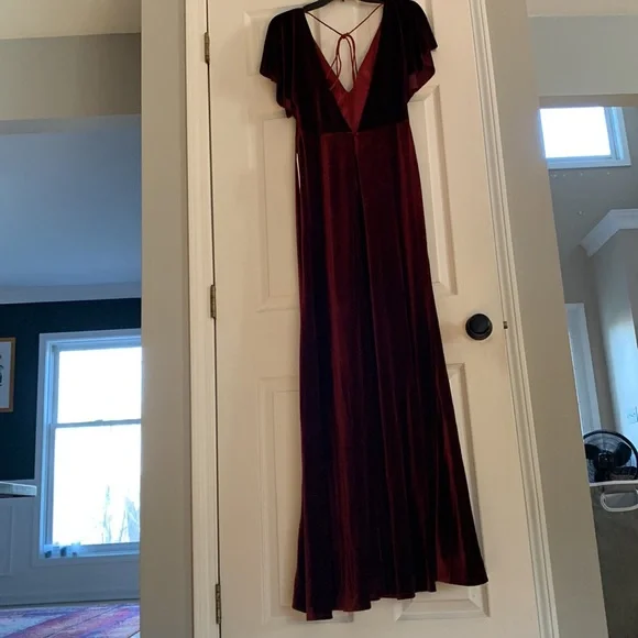 Never worn beautiful dark berry velvet dress! - Picture 4 of 4